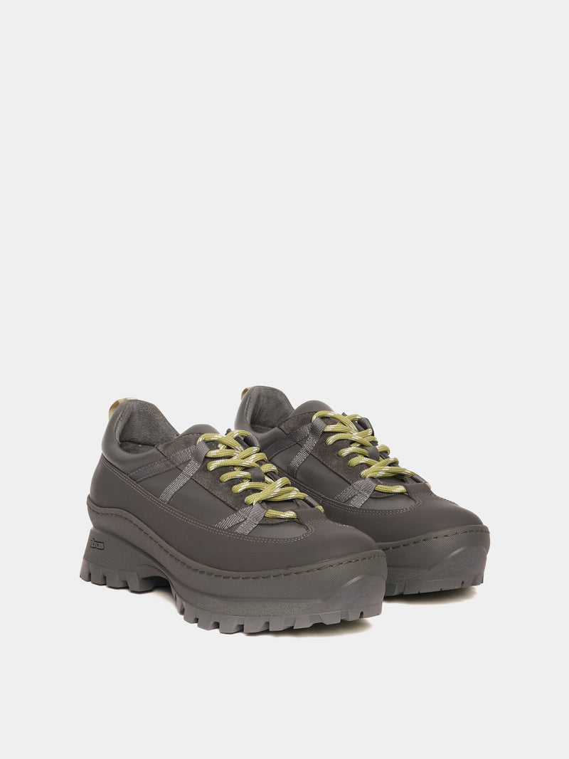 Sneaker with a Vibram anti-slip outsole in grey with lime green laces.