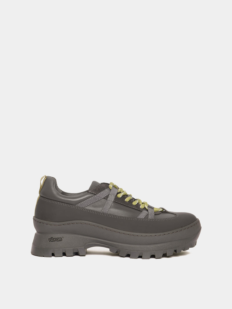 Sneaker with a Vibram anti-slip outsole in grey with lime green laces.