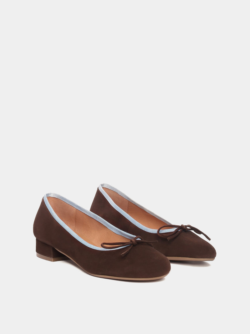 Brown suede ballerina pumps with light blue piping and brown bows