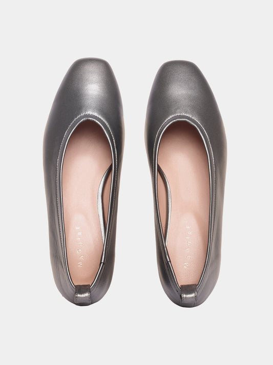 Heeled metallic grey ballet flat with back tap, ecom top view