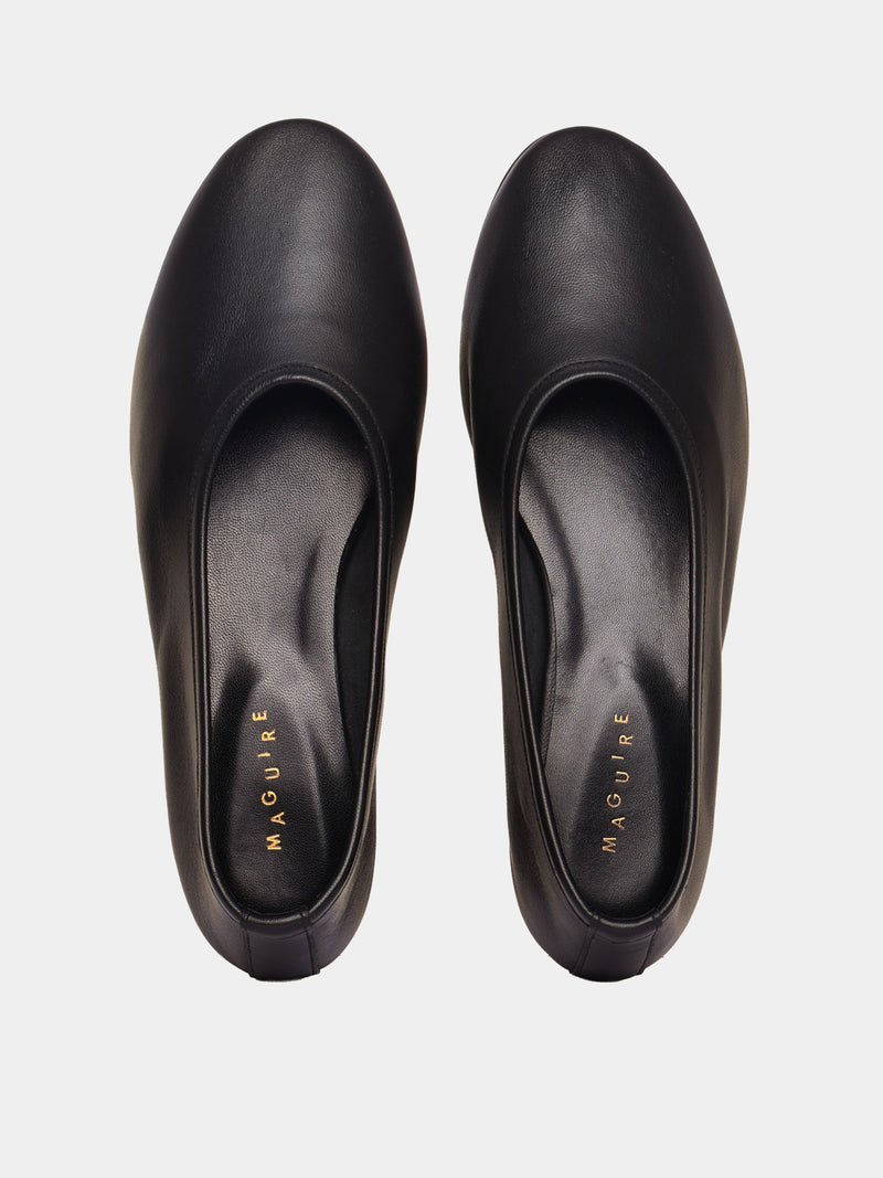 Ballerina flats made of black leather