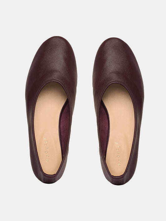 Ballerina flats made of plum leather