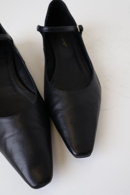 Floor Model Muriel Black 38