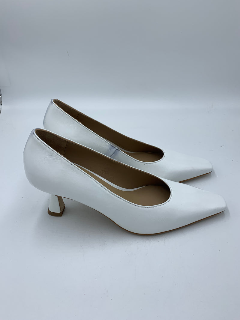 Sample Navia White 38